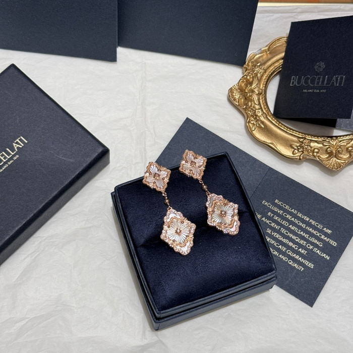 BUCCELLATI EARRING