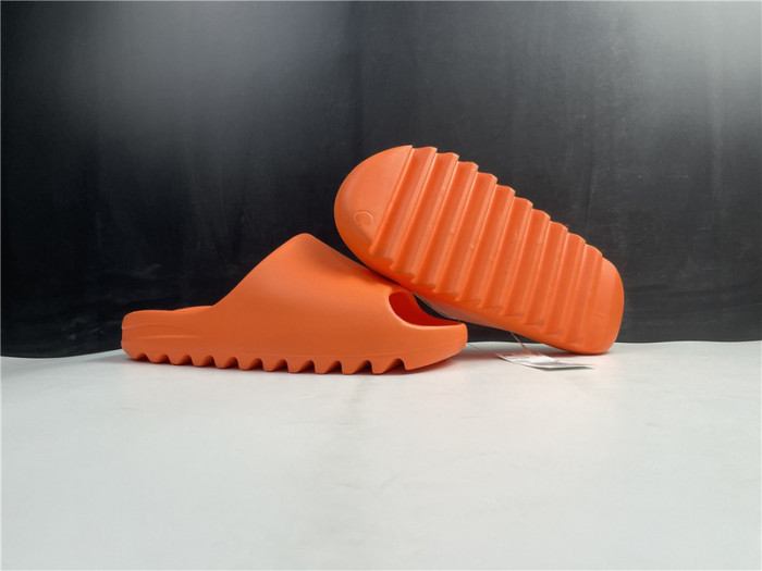 Y**zy slide “enflame orange” fy7497