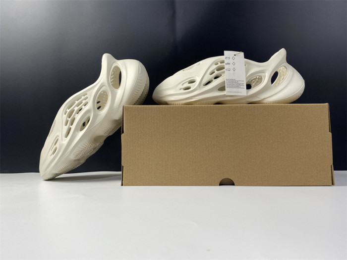 Y**zy foam rnnr ararat - g55486