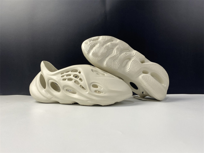 Y**zy foam rnnr ararat - g55486