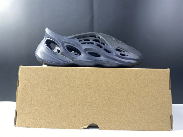 ad1d*s Y**zy foam rnnr mineral blue gv7903