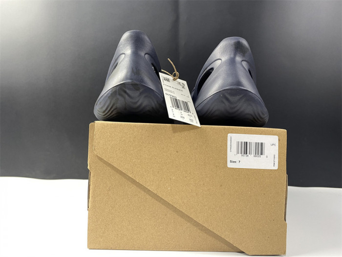 ad1d*s Y**zy foam rnnr mineral blue gv7903