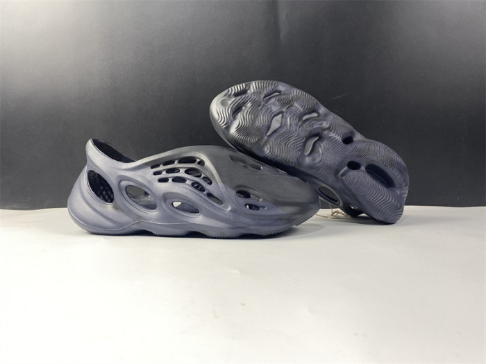 ad1d*s Y**zy foam rnnr mineral blue gv7903