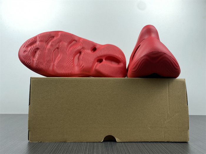 ad1d*s Y**zy foam rnnr cw3355