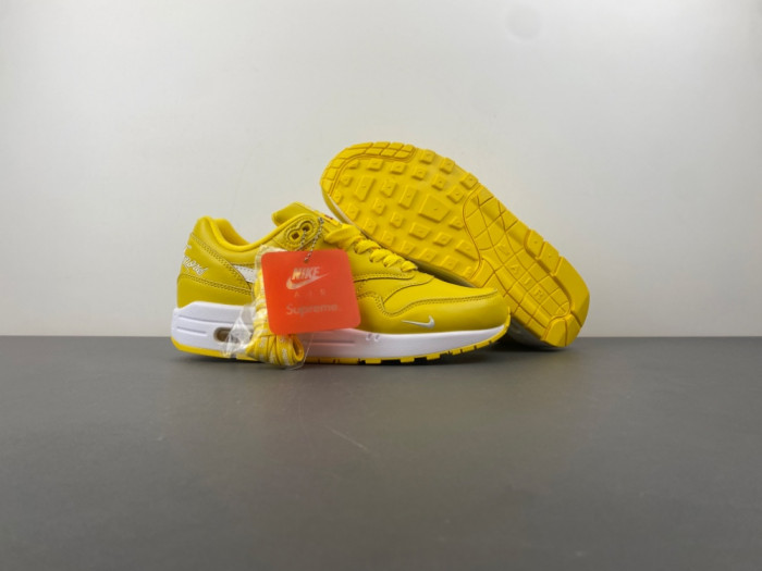 Supreme Puts Its Signature Spin on the Nike Air Max 1 HF8813-700