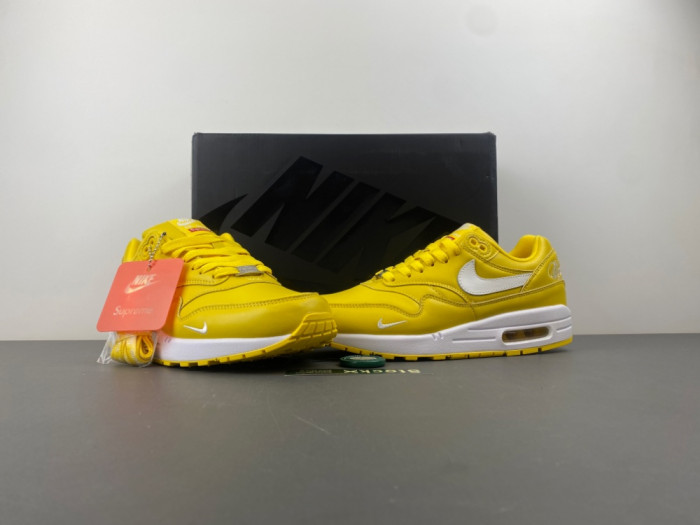 Supreme Puts Its Signature Spin on the Nike Air Max 1 HF8813-700