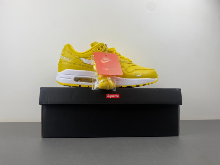 Supreme Puts Its Signature Spin on the Nike Air Max 1 HF8813-700