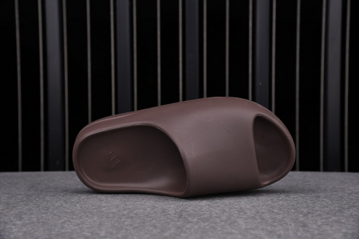 Y**zy slide soot- g55495