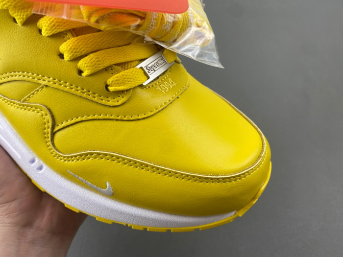 Supreme Puts Its Signature Spin on the Nike Air Max 1 HF8813-700