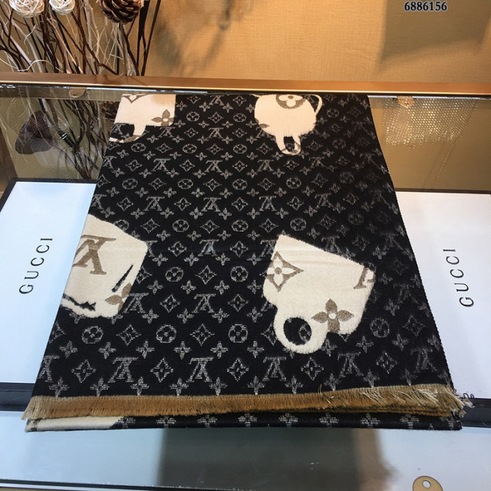 lu vi scarf