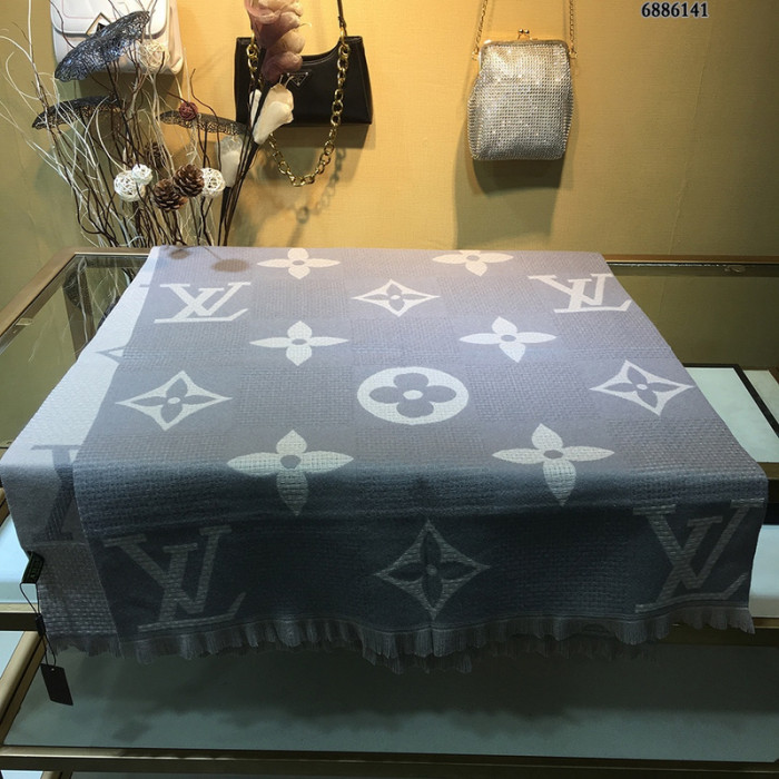 lu vi scarf