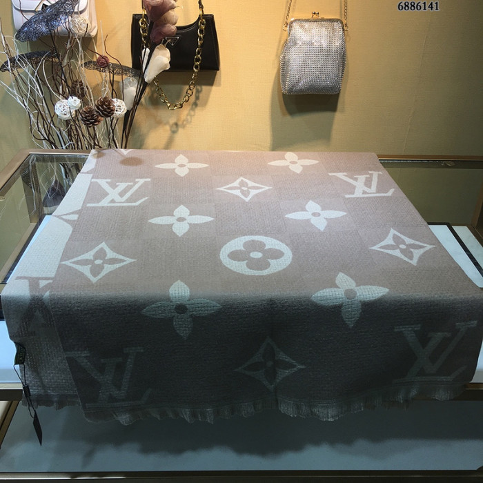 lu vi scarf