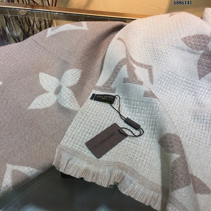 lu vi scarf