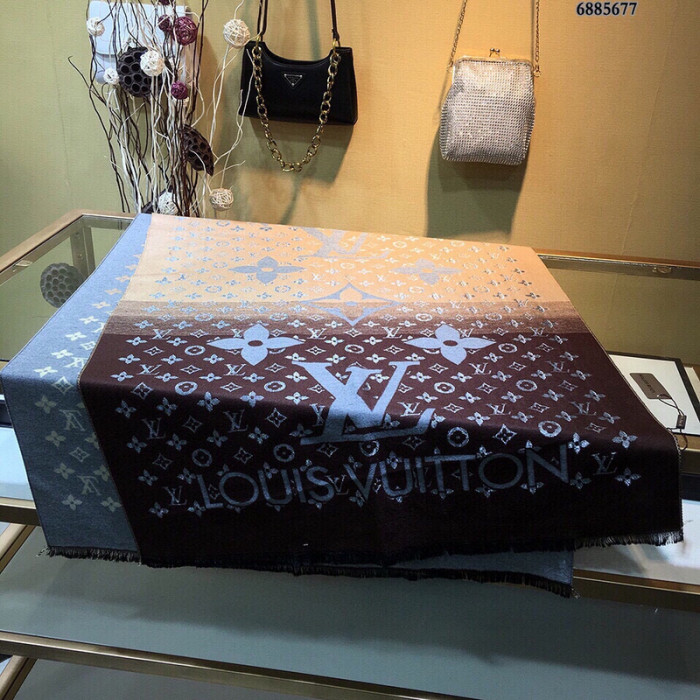 lu vi scarf