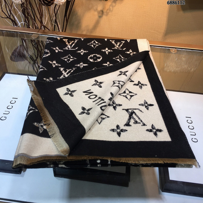 lu vi scarf