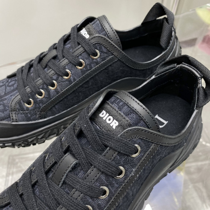 dr b28 low-top sneakers