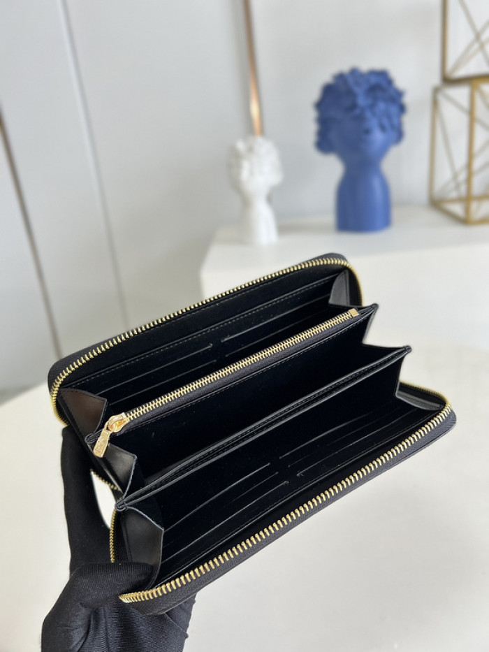 LOUI VUITTO WALLET 19.5x10.5 x2.5CM