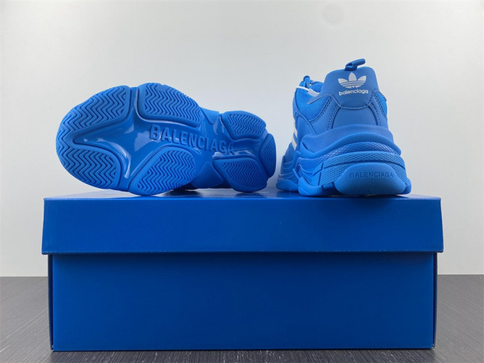 Ba1en*iaga & ad1d*s triple s sneaker 22082211