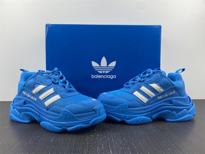 Ba1en*iaga & ad1d*s triple s sneaker 22082211