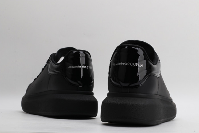 alex mcqu sneakers