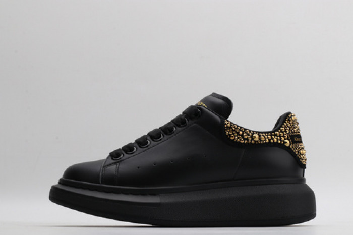alex mcqu sneakers