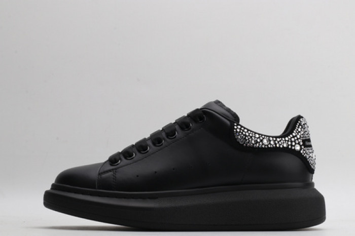 alex mcqu sneakers