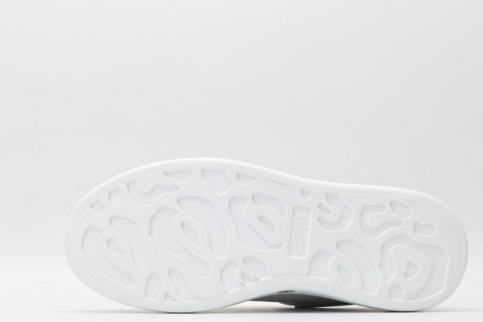 alex mcqu sneakers