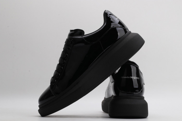 alex mcqu sneakers