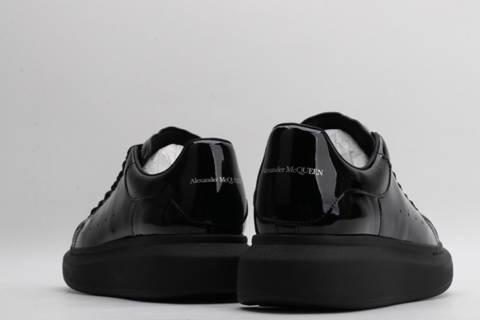 alex mcqu sneakers