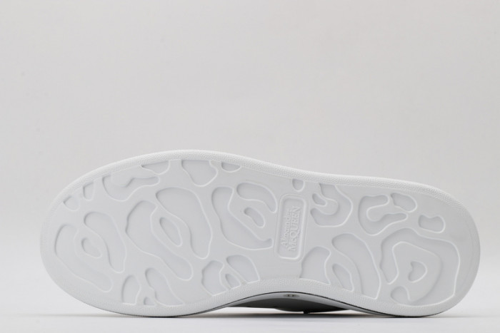 alex mcqu sneakers