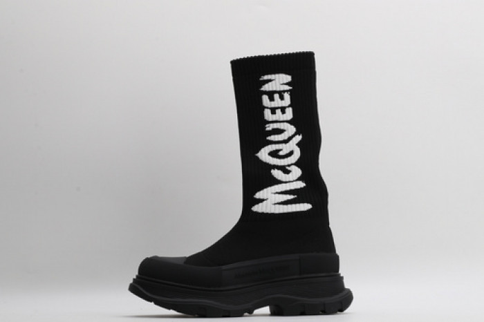 alex mcqu sneakers