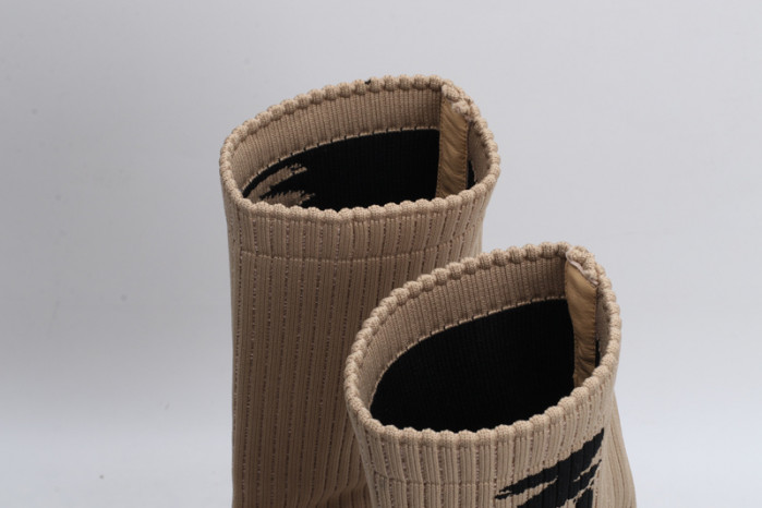 alex mcqu sneakers