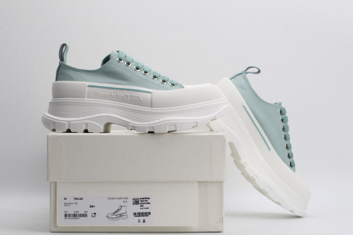 alex mcqu sneakers