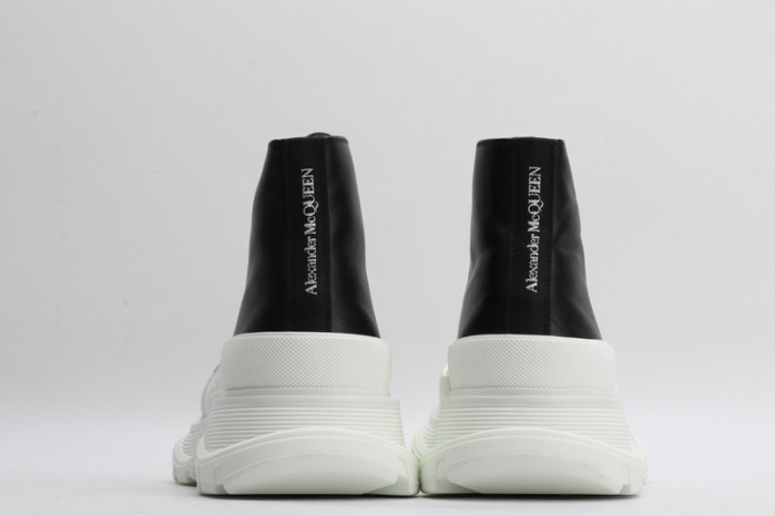 alex mcqu sneakers