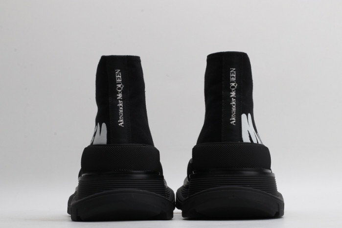 alex mcqu sneakers