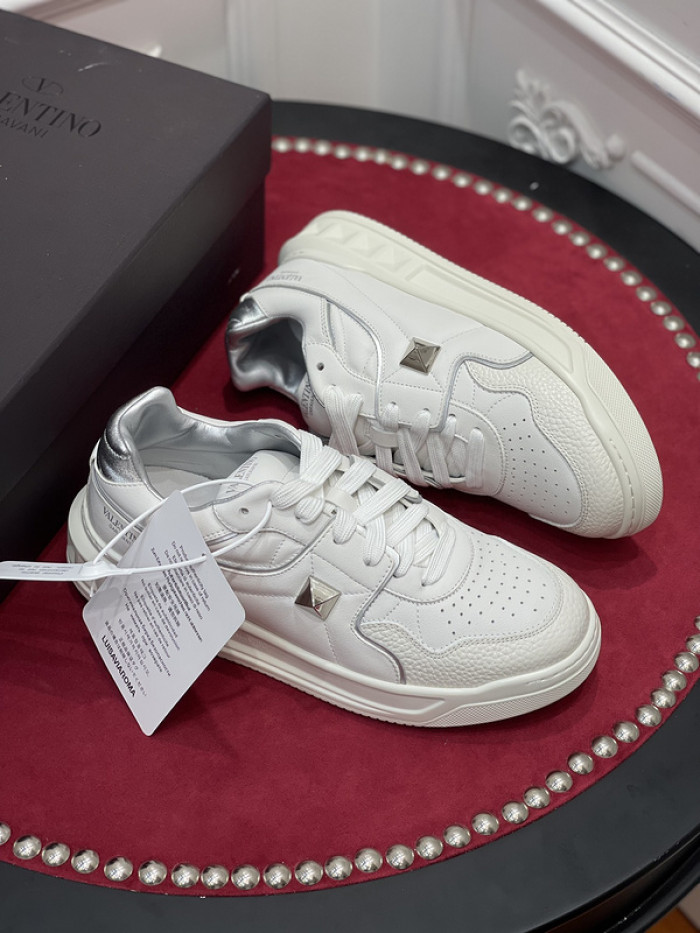 v*lentino sneaker