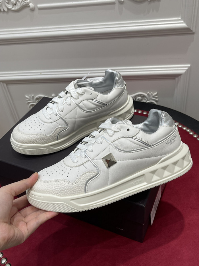v*lentino sneaker