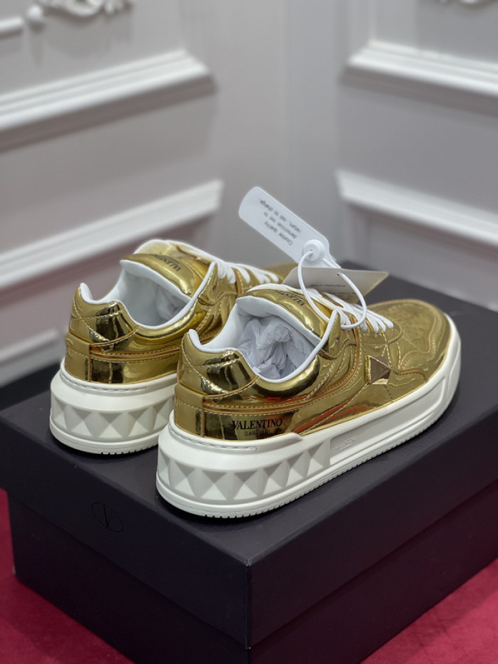 v*lentino sneaker