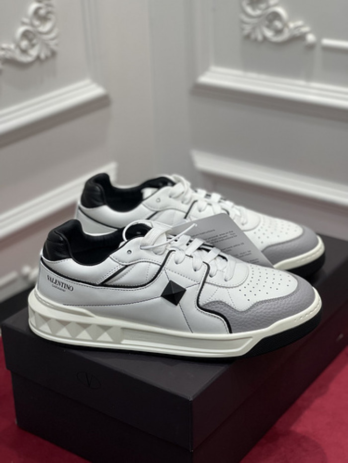 v*lentino sneaker