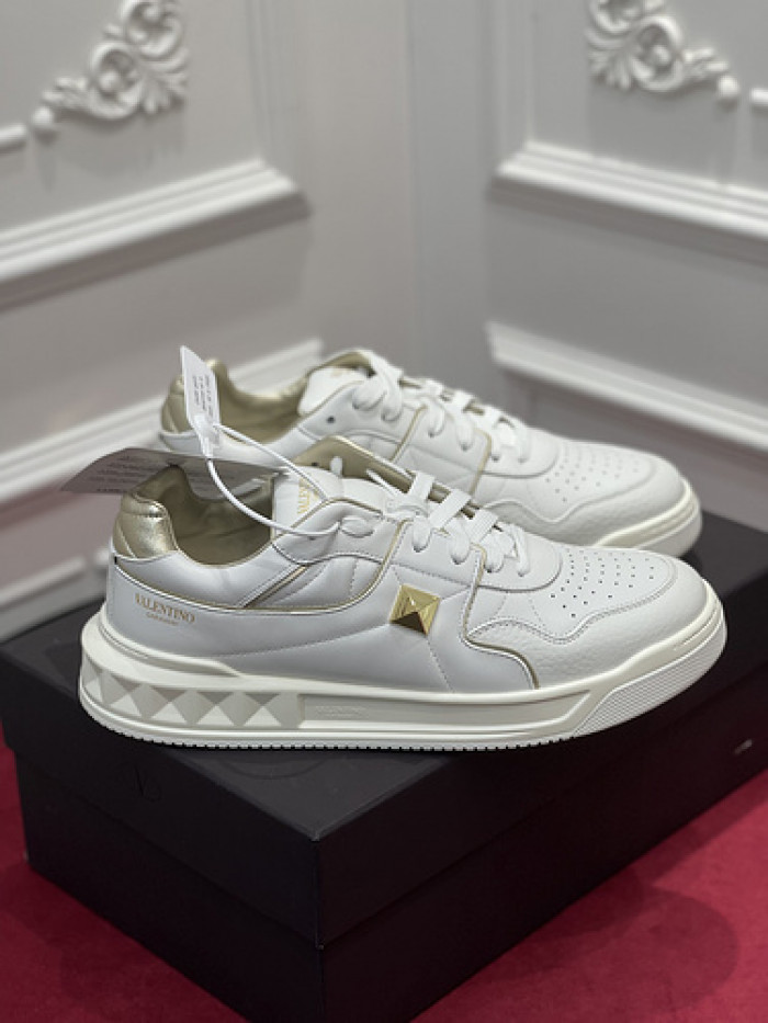 v*lentino sneaker