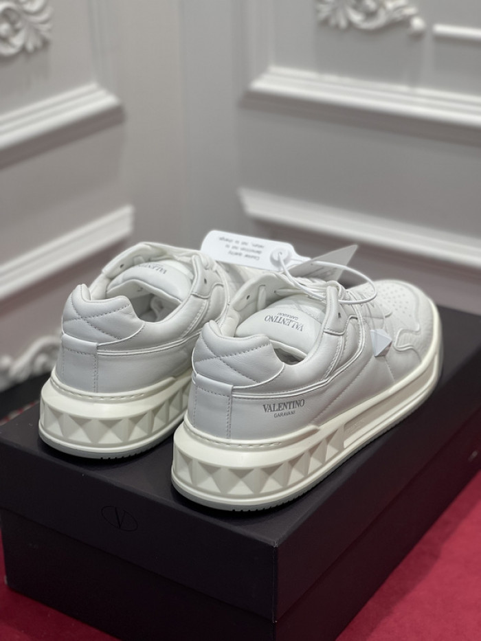 v*lentino sneaker