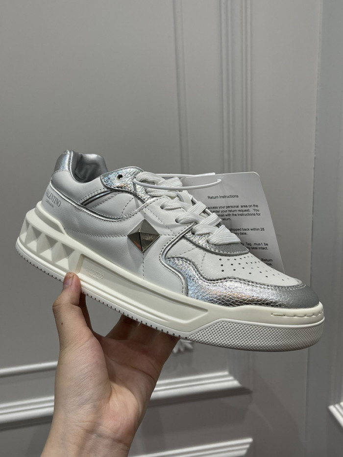 v*lentino sneaker