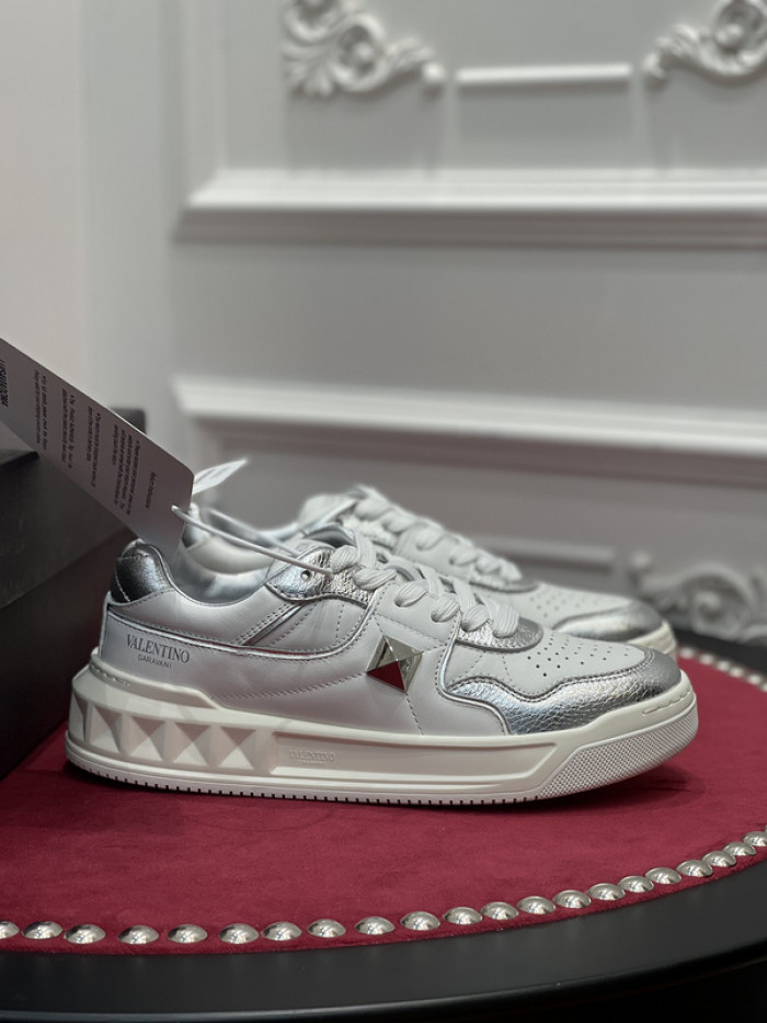 v*lentino sneaker