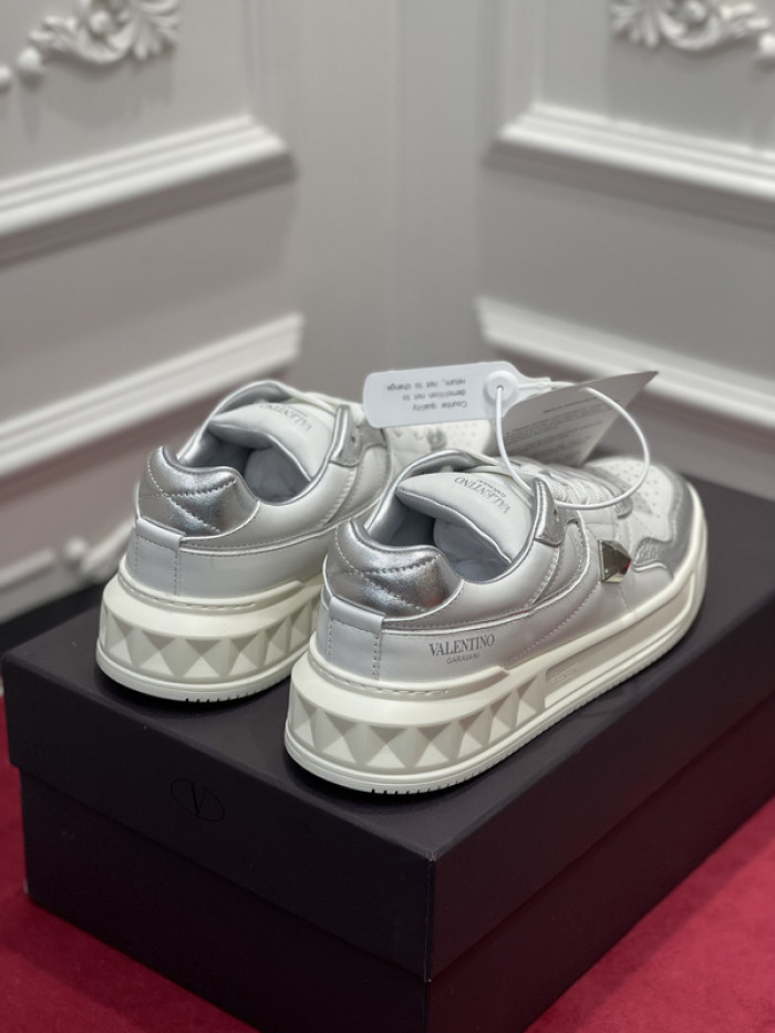 v*lentino sneaker