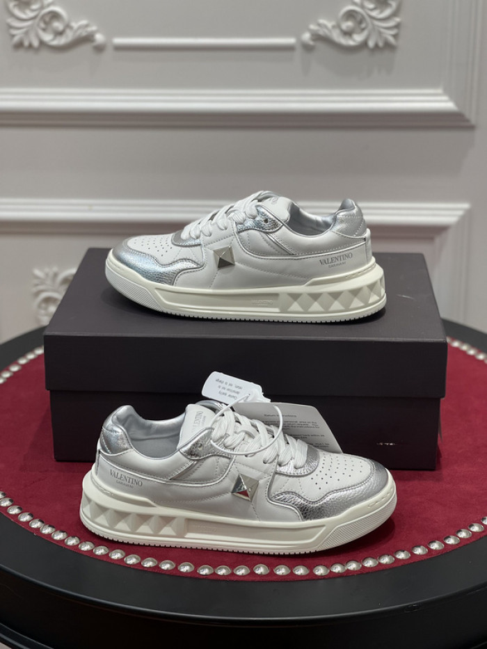 v*lentino sneaker