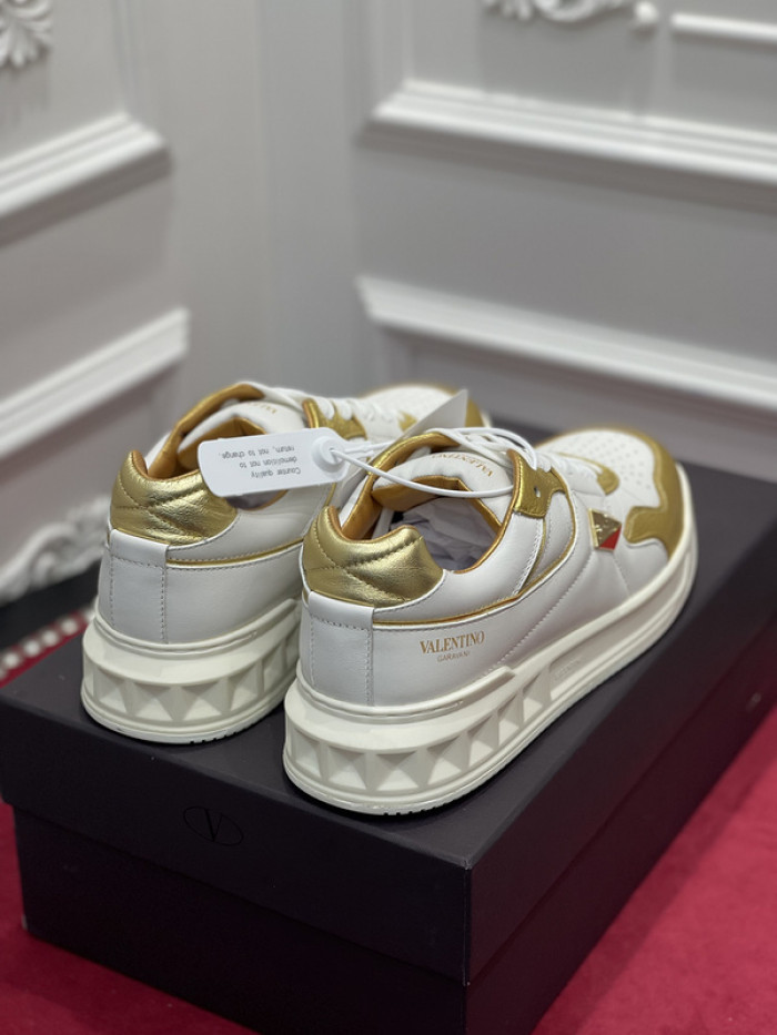 v*lentino sneaker