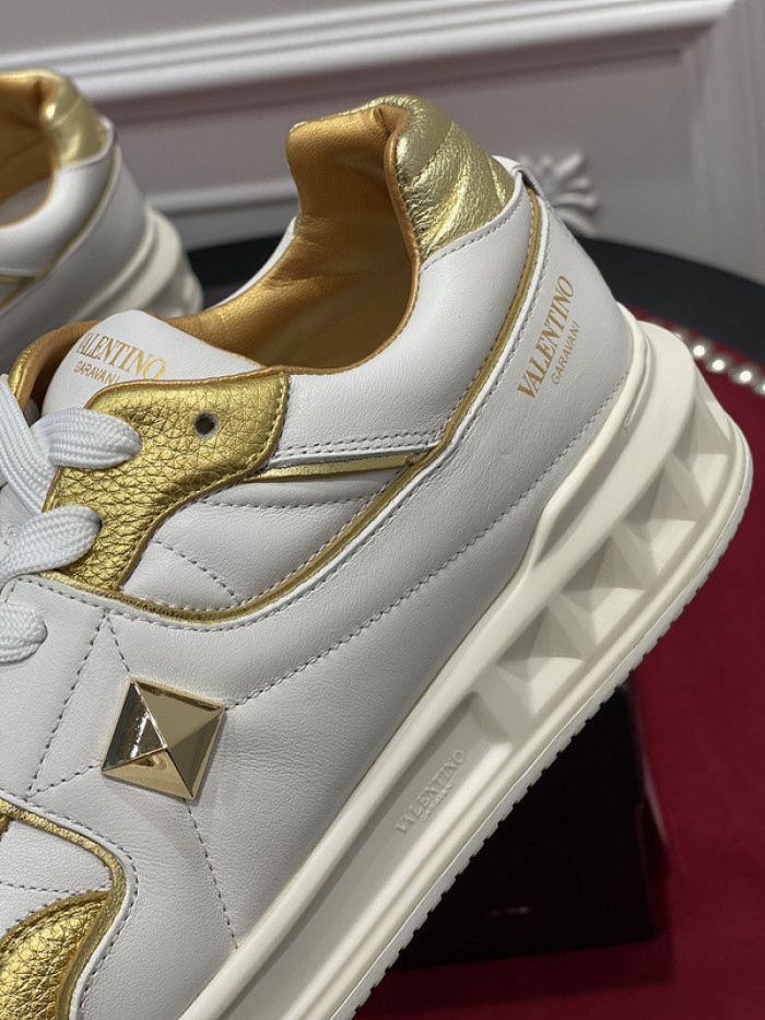 v*lentino sneaker
