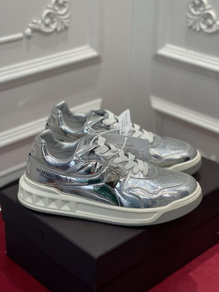 v*lentino sneaker