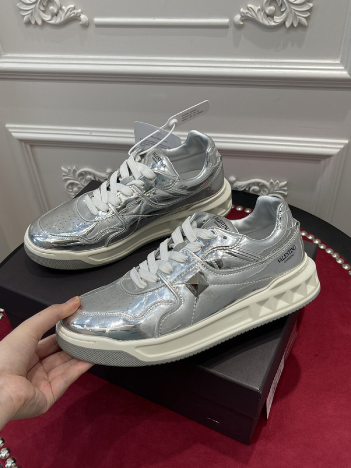 v*lentino sneaker