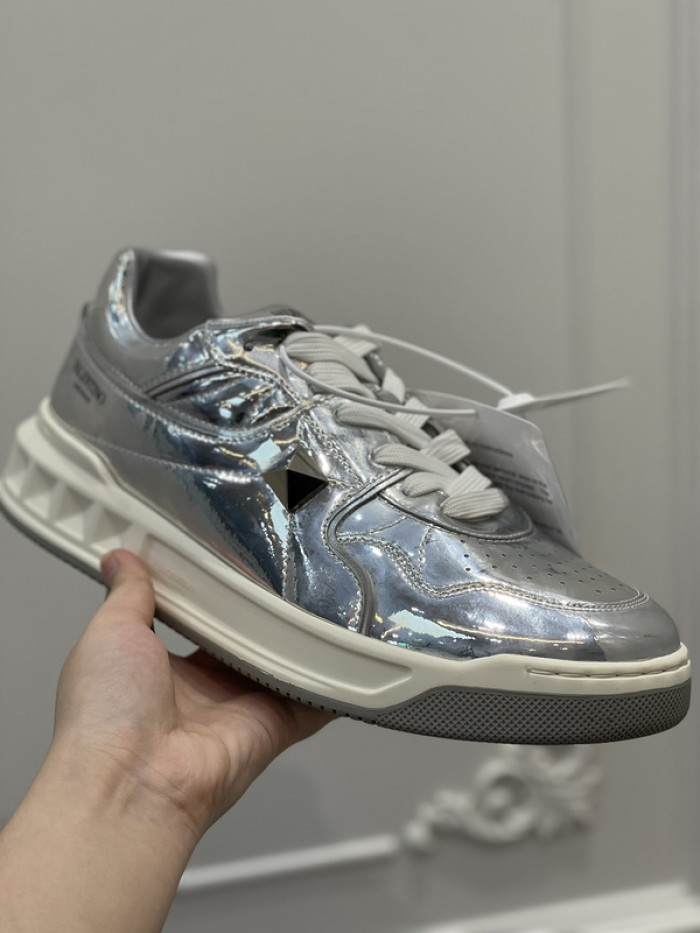 v*lentino sneaker